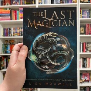 *BRAND NEW* Fantasy Book: The Last Magician by Lisa Maxwell